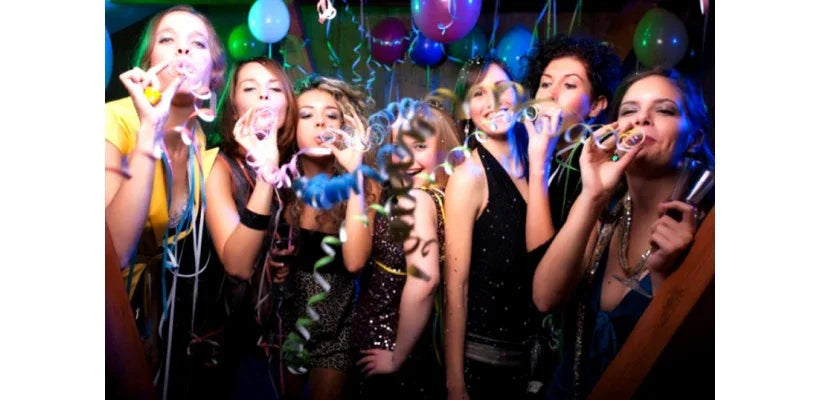 Disfrazarse en las despedidas de solteros y solteras - Disfraces Simon